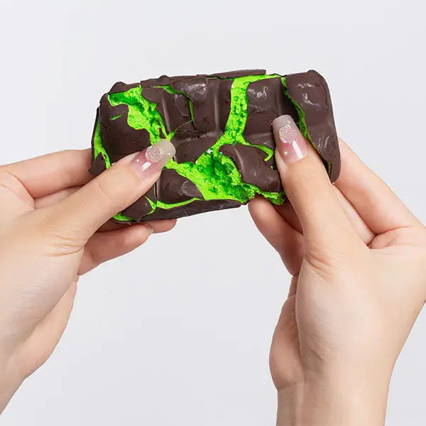 Showcase - Chocolate Bar Wax Crackle Fidget Clay Toy (1pc)