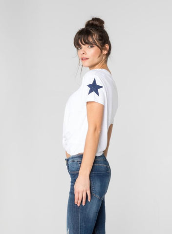CHRLDR - SLEEVE STAR - CROP KNOT T-SHIRT